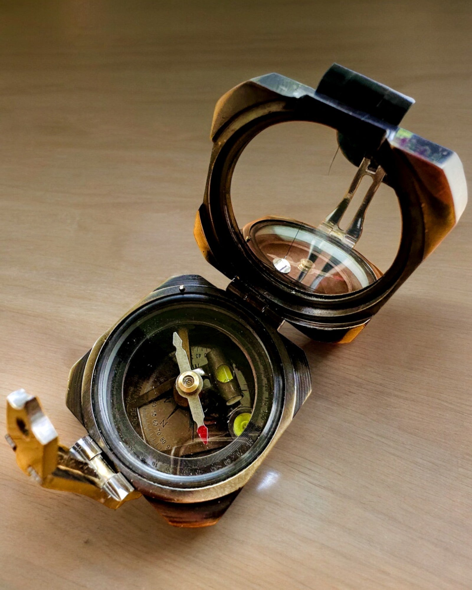 Vankka, premium-laatuinen Kapteenin kompassi "Navigator" - personointimahdollisuudella kaiverruksella