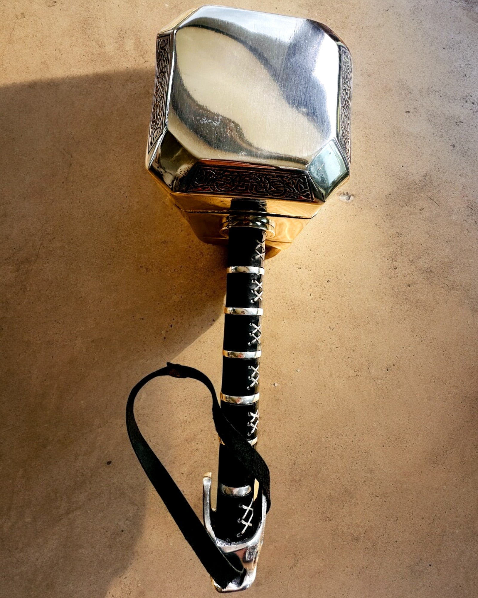 Thorin vasara "Chief" - Käsintehty käsityövasara, personointi kaiverruksella lahjaksi