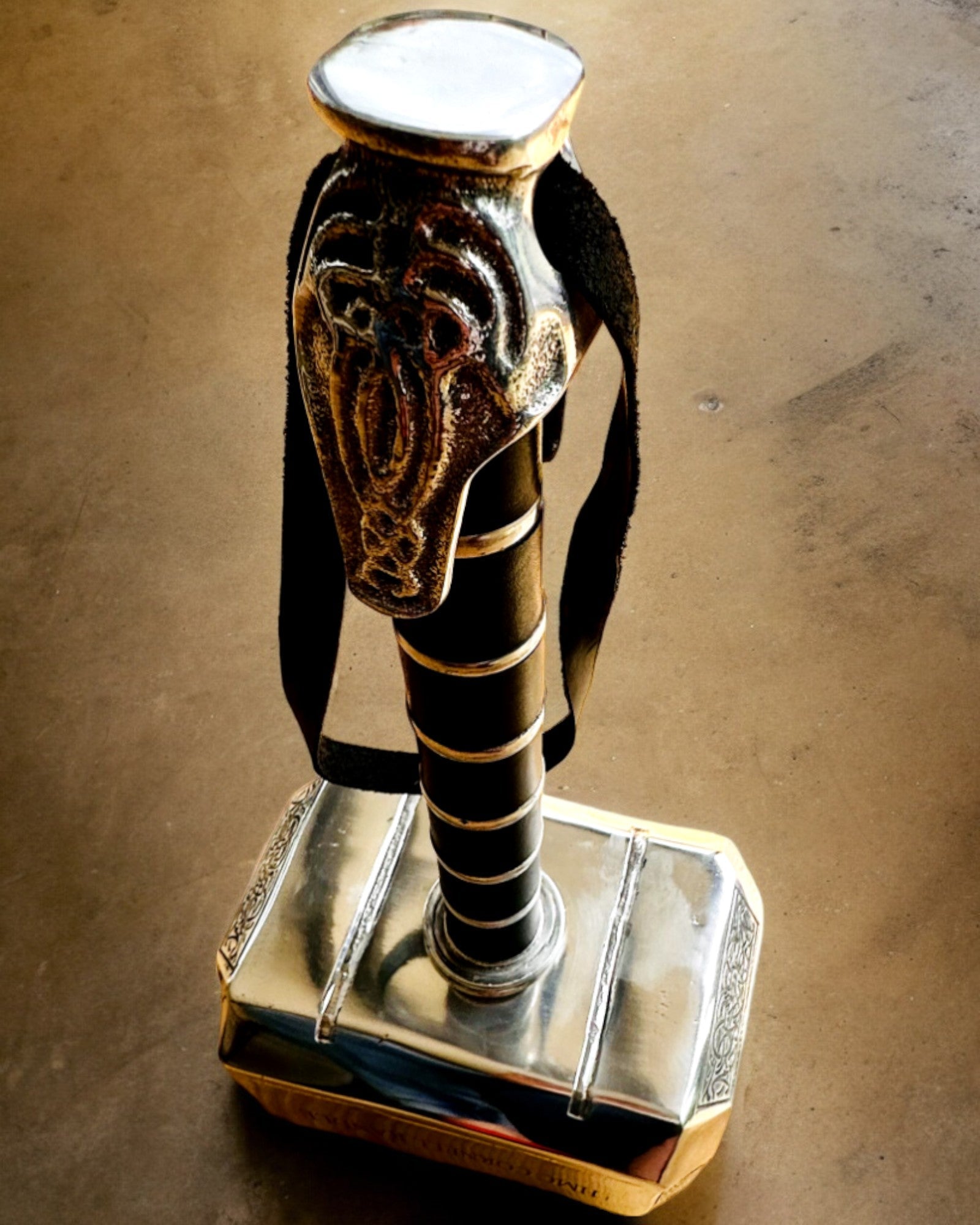 Thorin vasara "Chief" - Käsintehty käsityövasara, personointi kaiverruksella lahjaksi