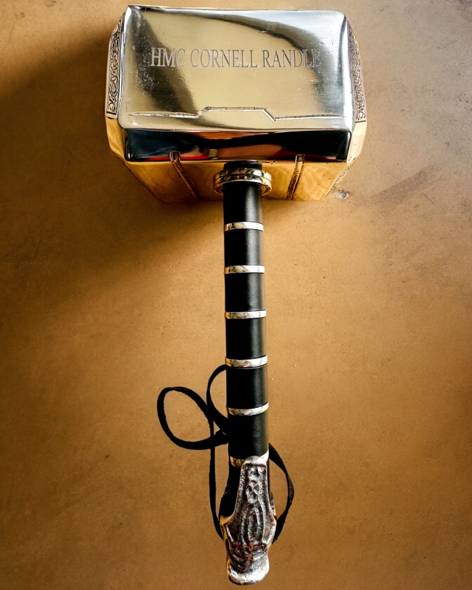 Thorin vasara "Chief" - Käsintehty käsityövasara, personointi kaiverruksella lahjaksi