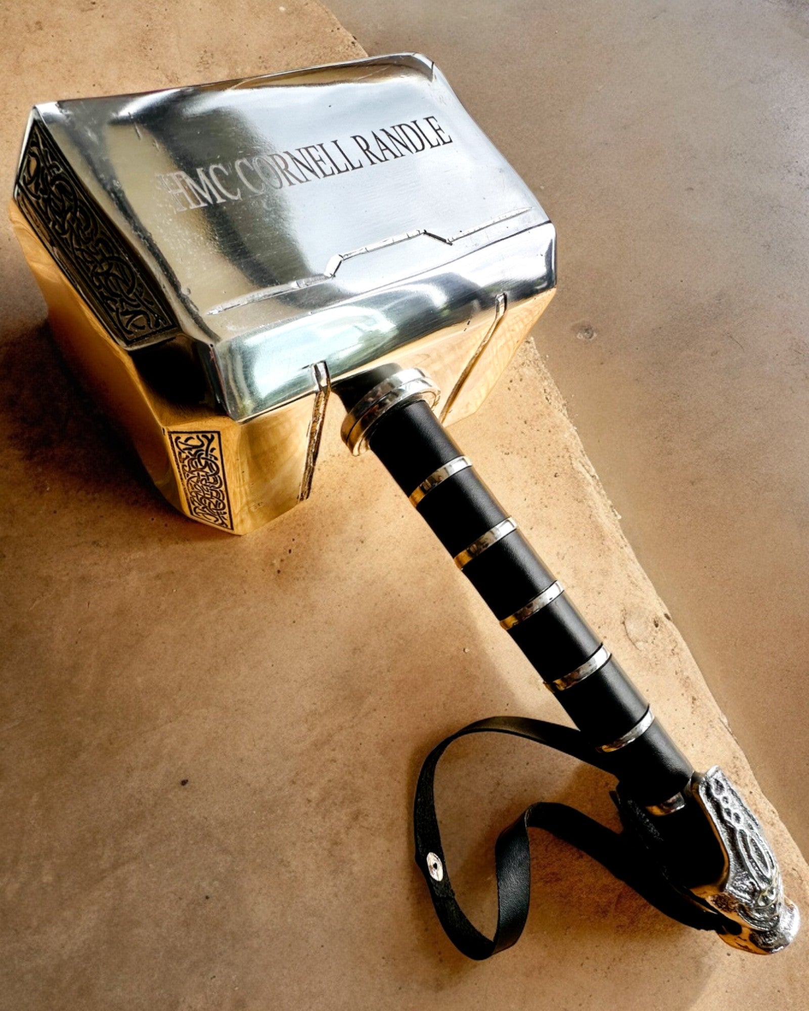 Thorin vasara "Chief" - Käsintehty käsityövasara, personointi kaiverruksella lahjaksi