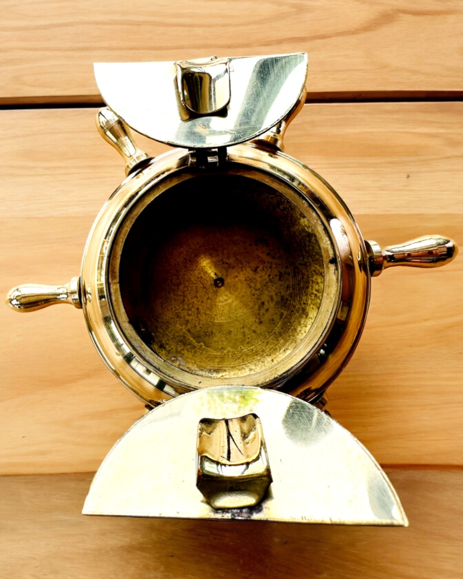 Messinkinen Kapteenin Tuhkakuppi - personointimahdollisuus lahjaksi kaiverruksella, käsintehty