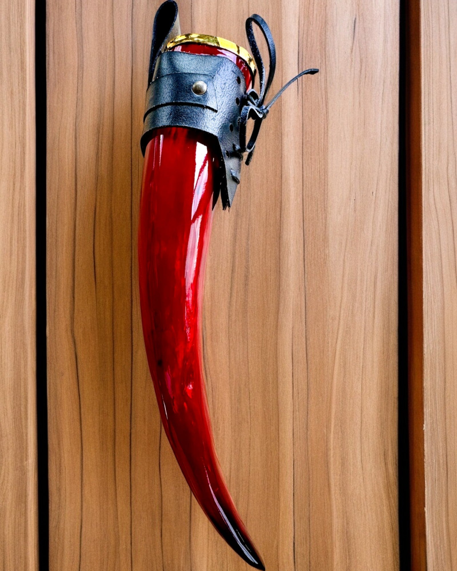 Soturin sarvimuki - Punainen - kaiverruksella personoitavissa