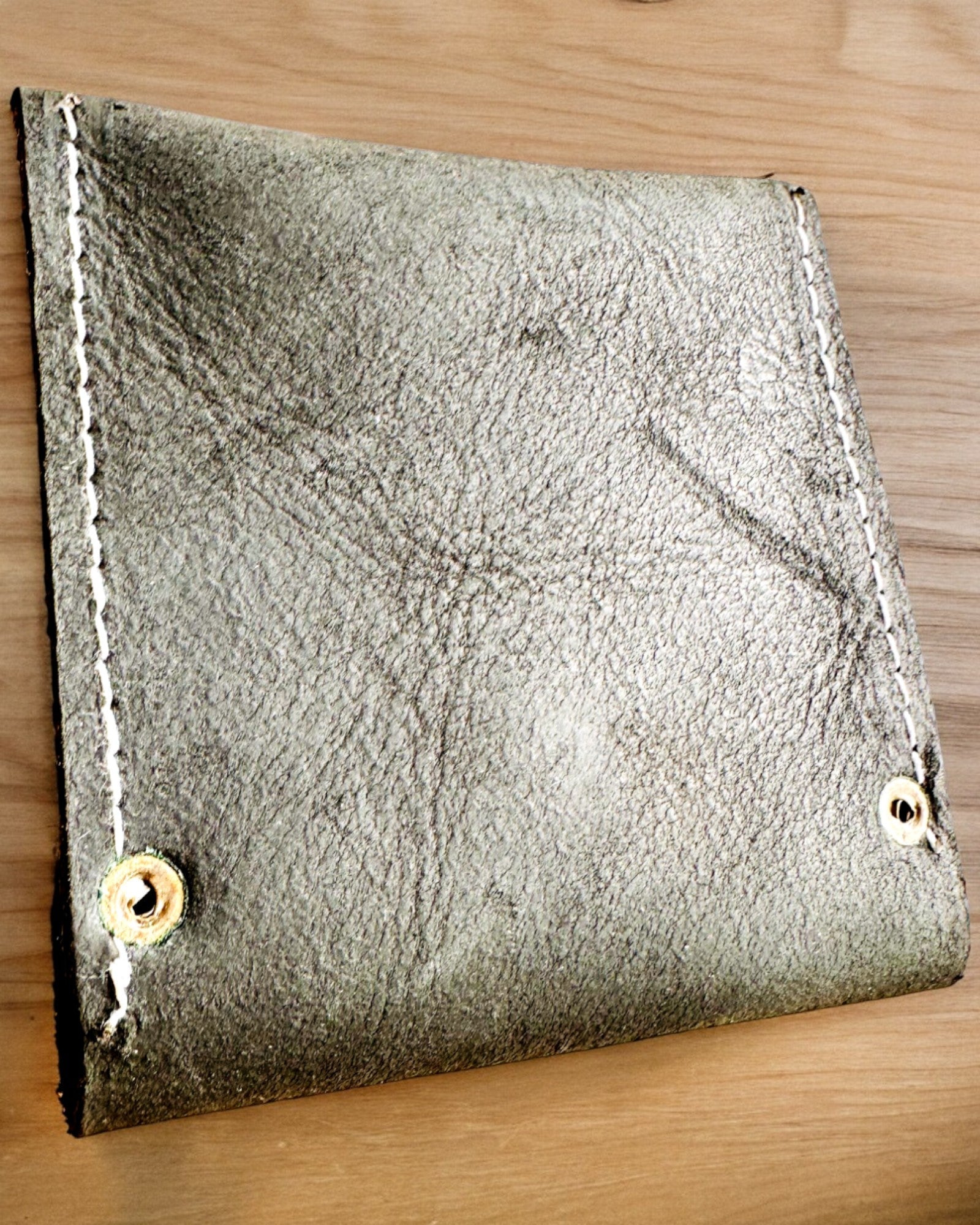 Kotelo taskukellolle tai kompassille Matkailija - mahdollisuus personoida kaiverruksella