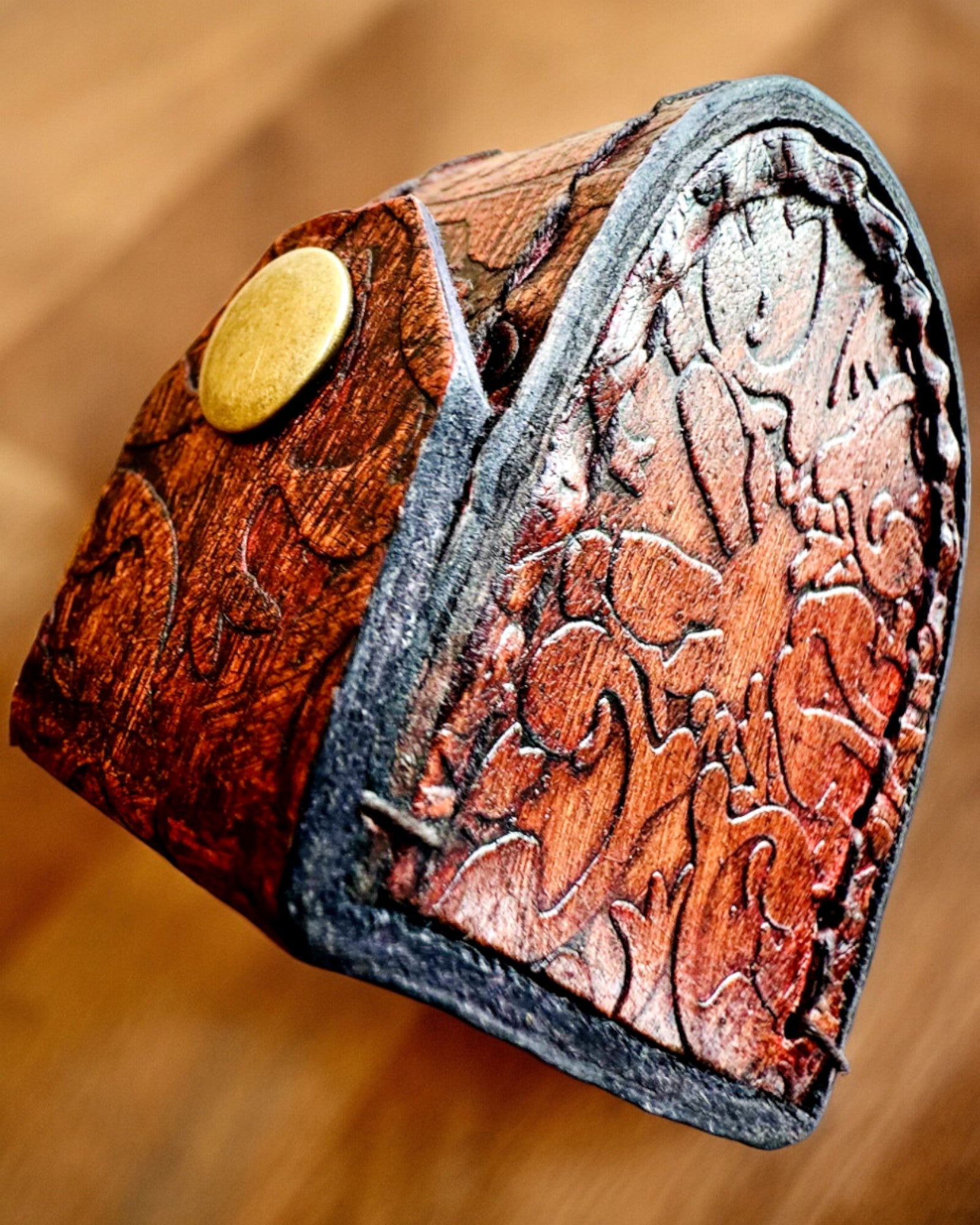 Maharadžan tyylikäs kotelo taskukellolle tai kompassille - mahdollisuus personointiin kaiverruksella