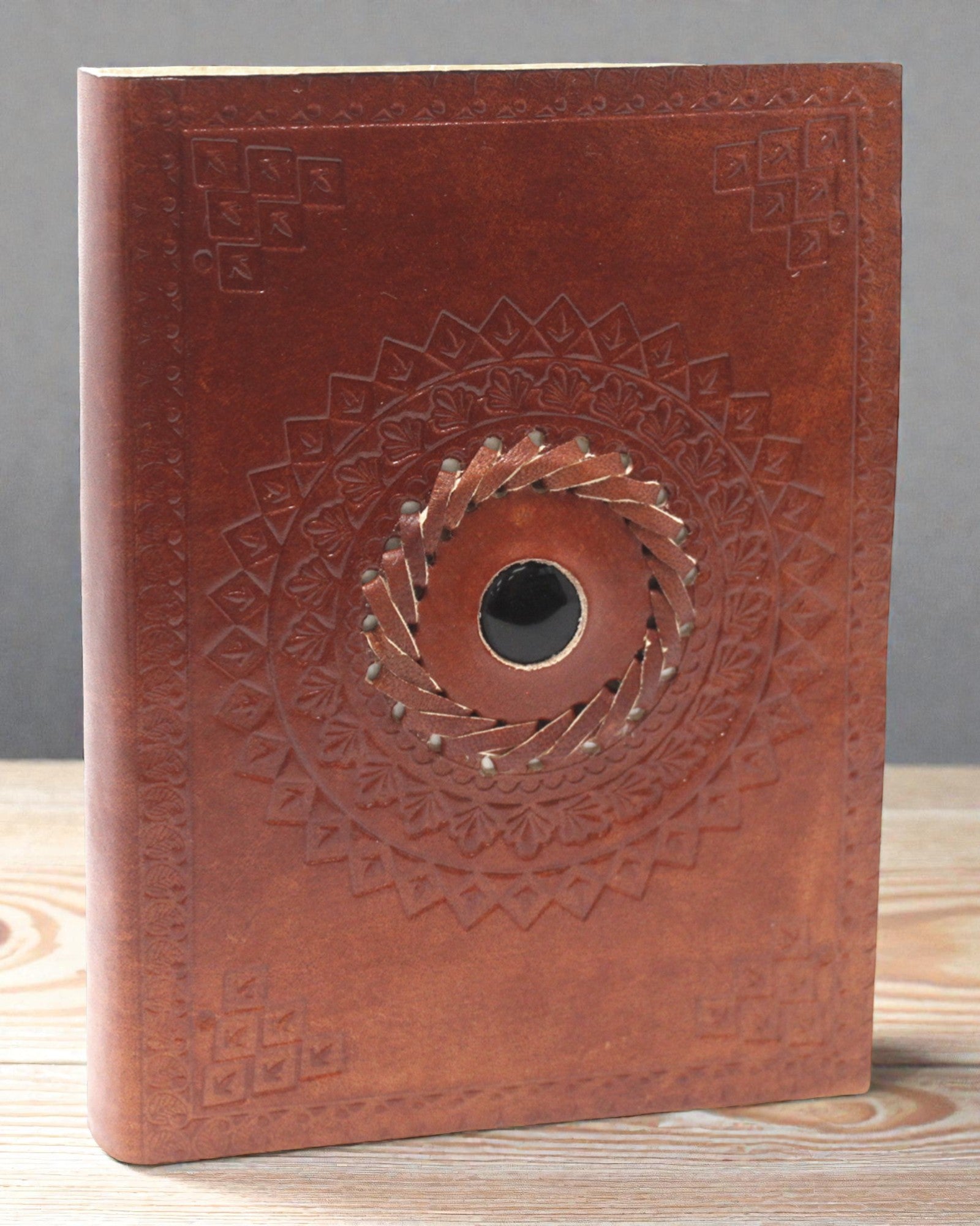 Umbra Mandala – Nahkakantinen muistikirja mustalla onyksilla