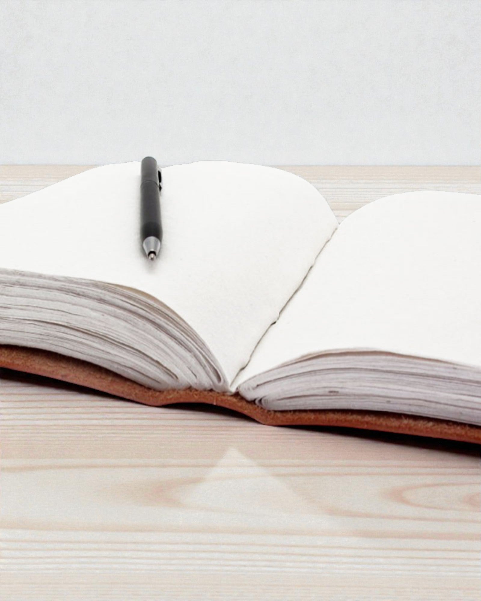 Nahkainen muistiinpanovihko 7 chakraa – suuri koko (25 x 33 cm) – 200 sivua