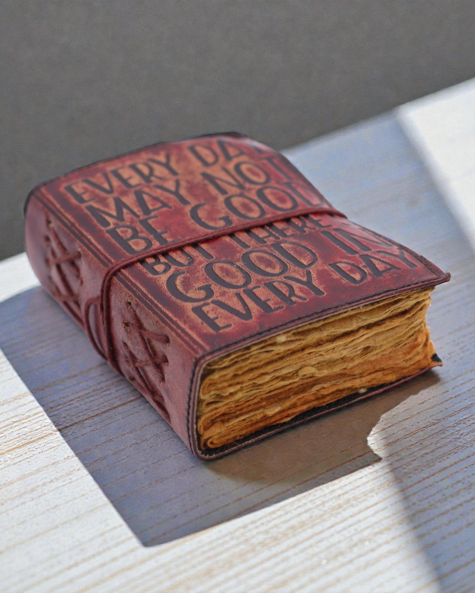 Dies Bona – Nahkainen muistikirja Jokainen päivä ei ehkä ole hyvä