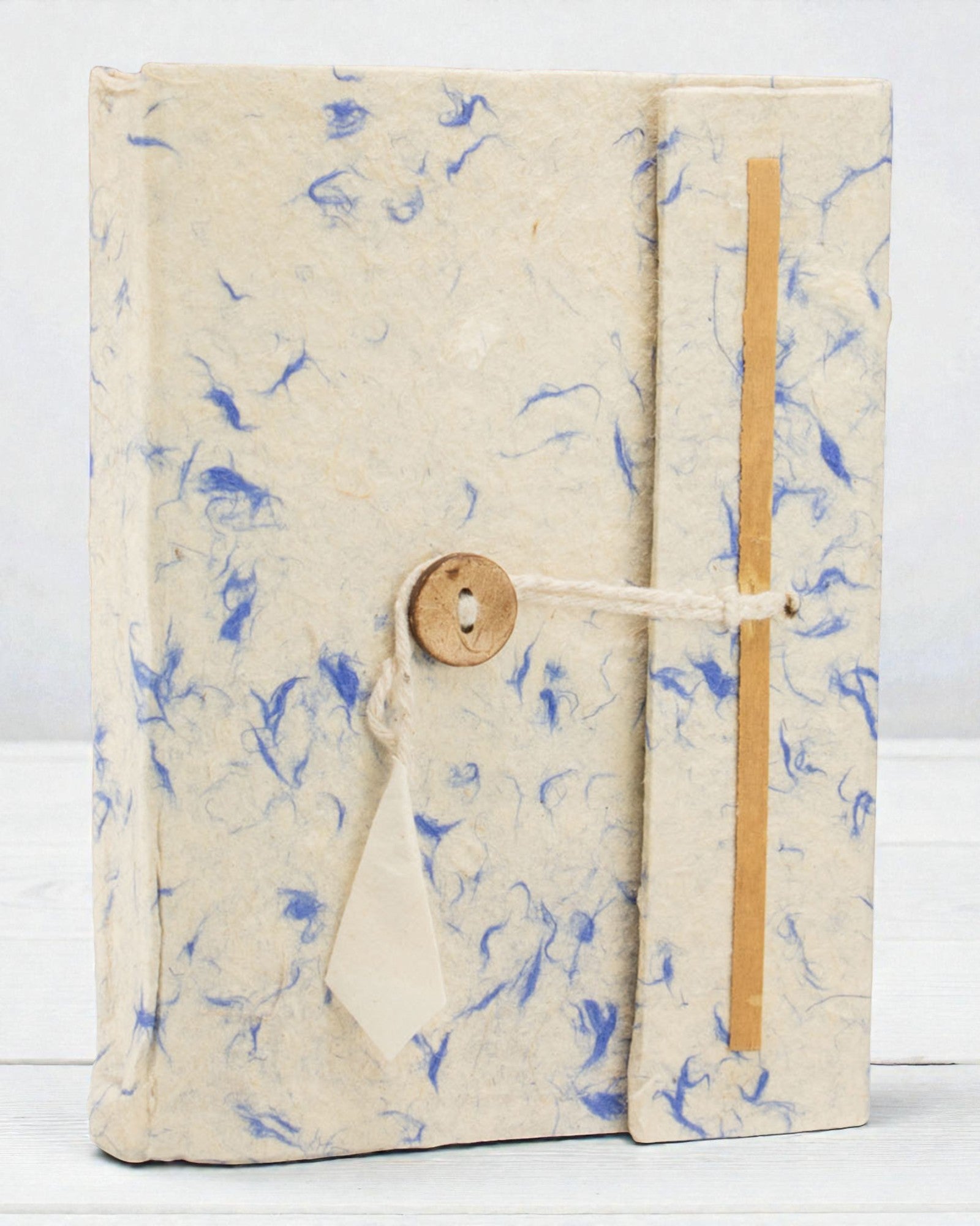 Keskikokoinen kyynärpäämuistikirja sininen puuvilla (15 x 12 cm) – 45 arkkia