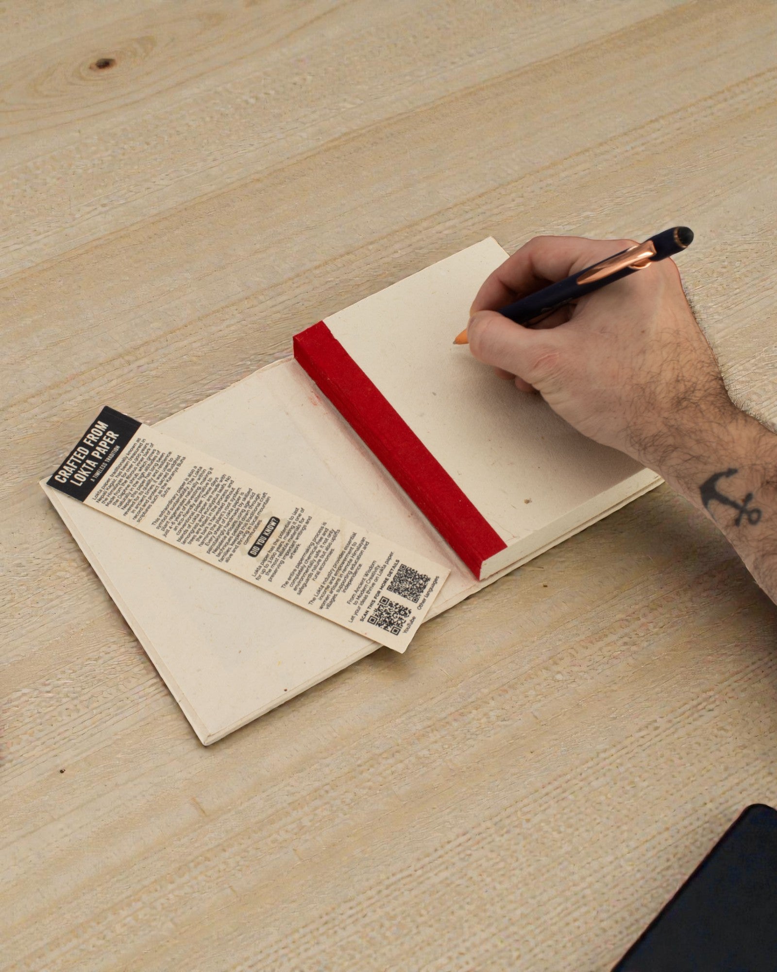 Keskikokoinen Lokta-muistikirja Bodhi-lehdillä (15 x 12 cm) – 45 arkkia (kuvioiden sekoitus)