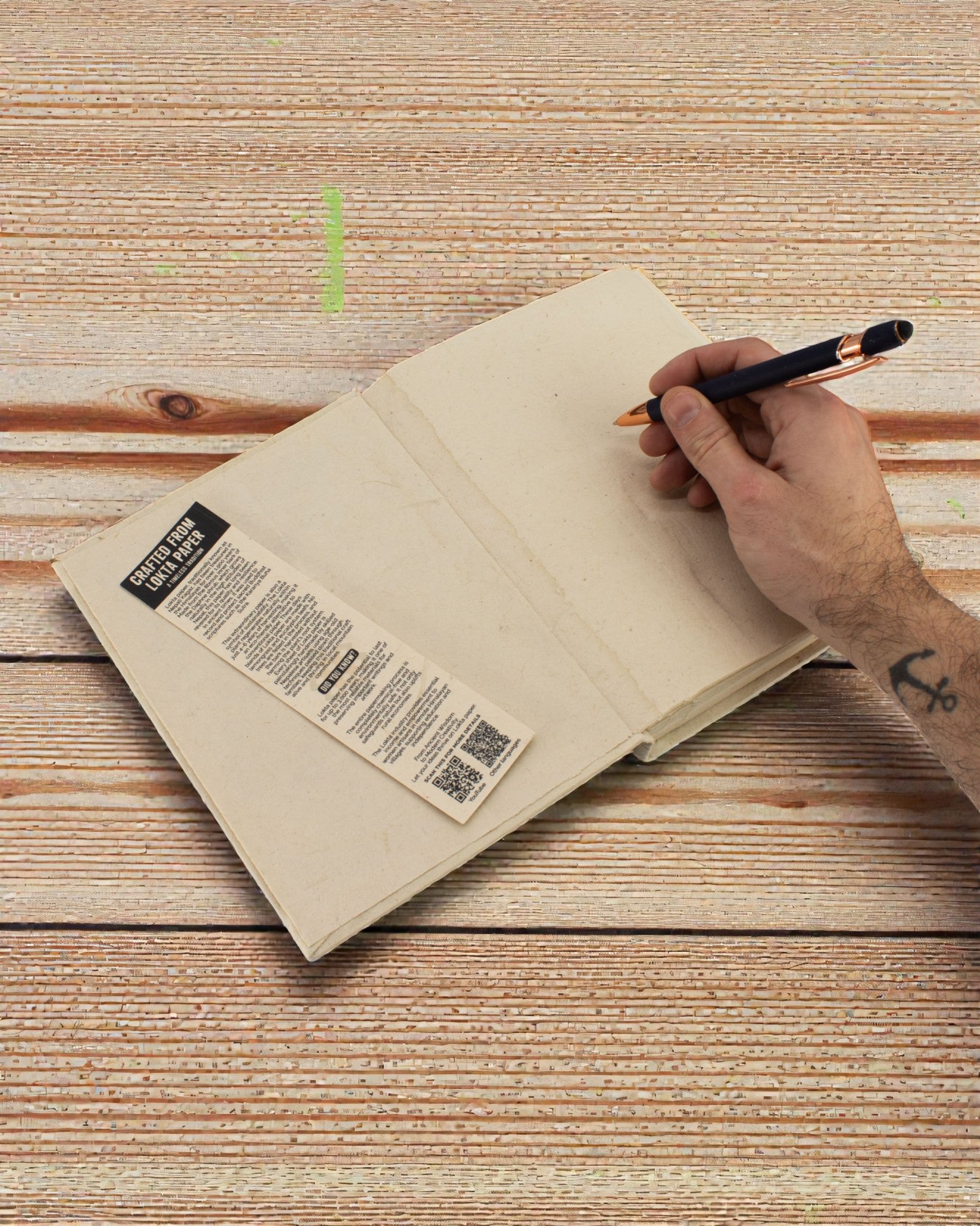 Lokta Perintökirjoitus – suuri muistikirja 21 × 15 cm, 45 arkkia, Sanasi perinteeseen juurtuneina