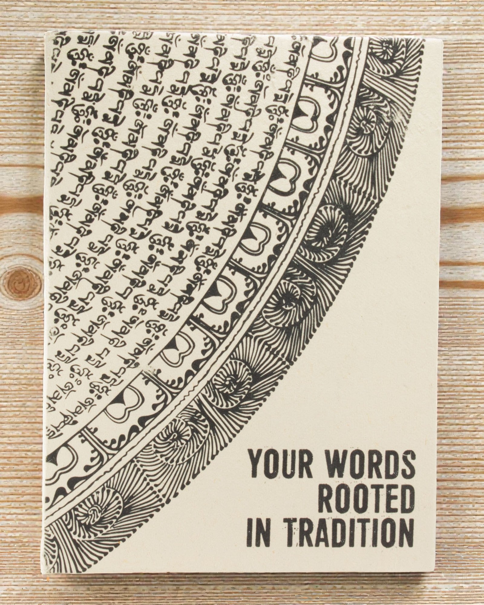 Lokta Perintökirjoitus – suuri muistikirja 21 × 15 cm, 45 arkkia, Sanasi perinteeseen juurtuneina