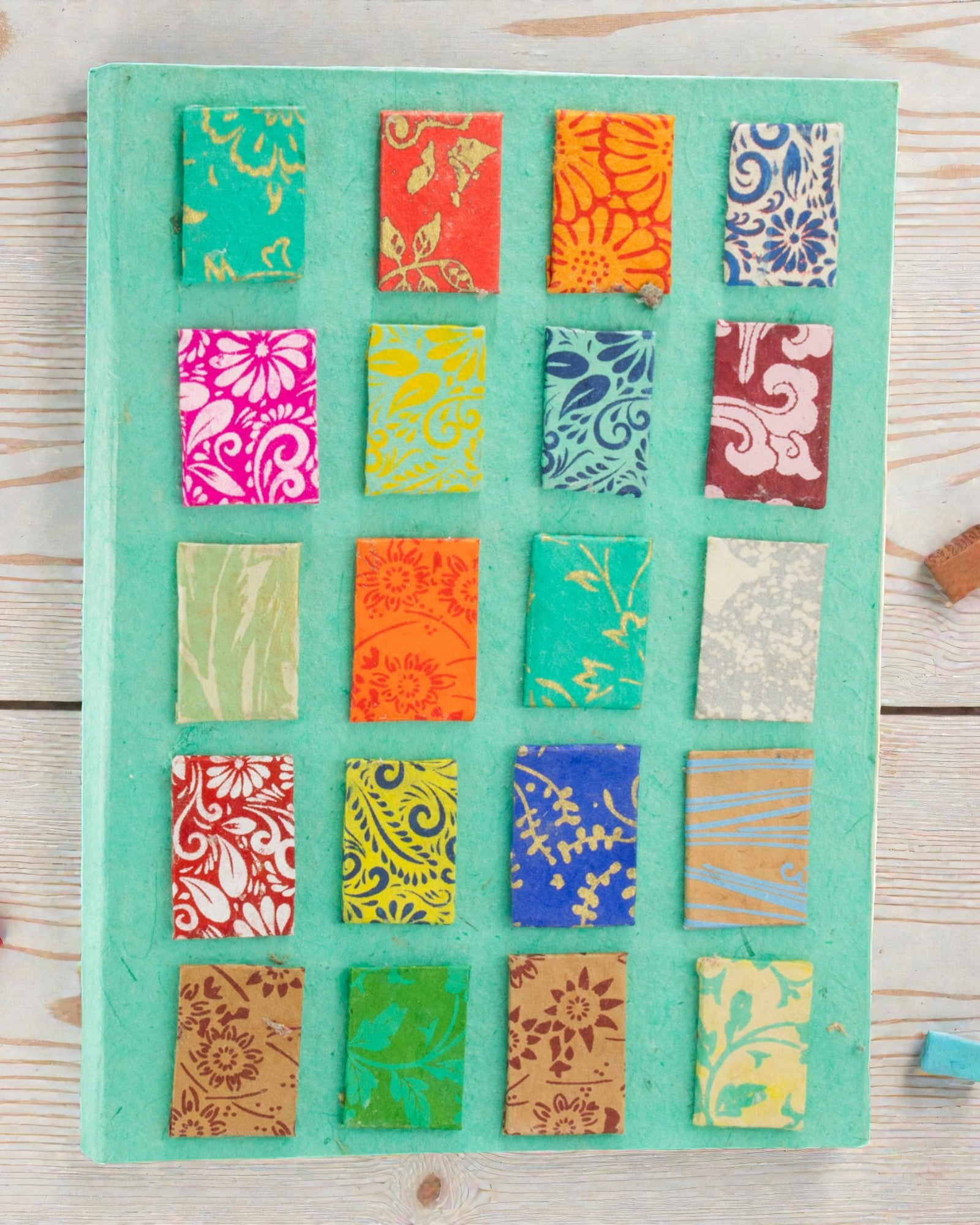 Taiteellinen Lokta-mosaiikkimuistikirja – sinivihreät minilaatat (45 arkkia, 21 x 15 cm)