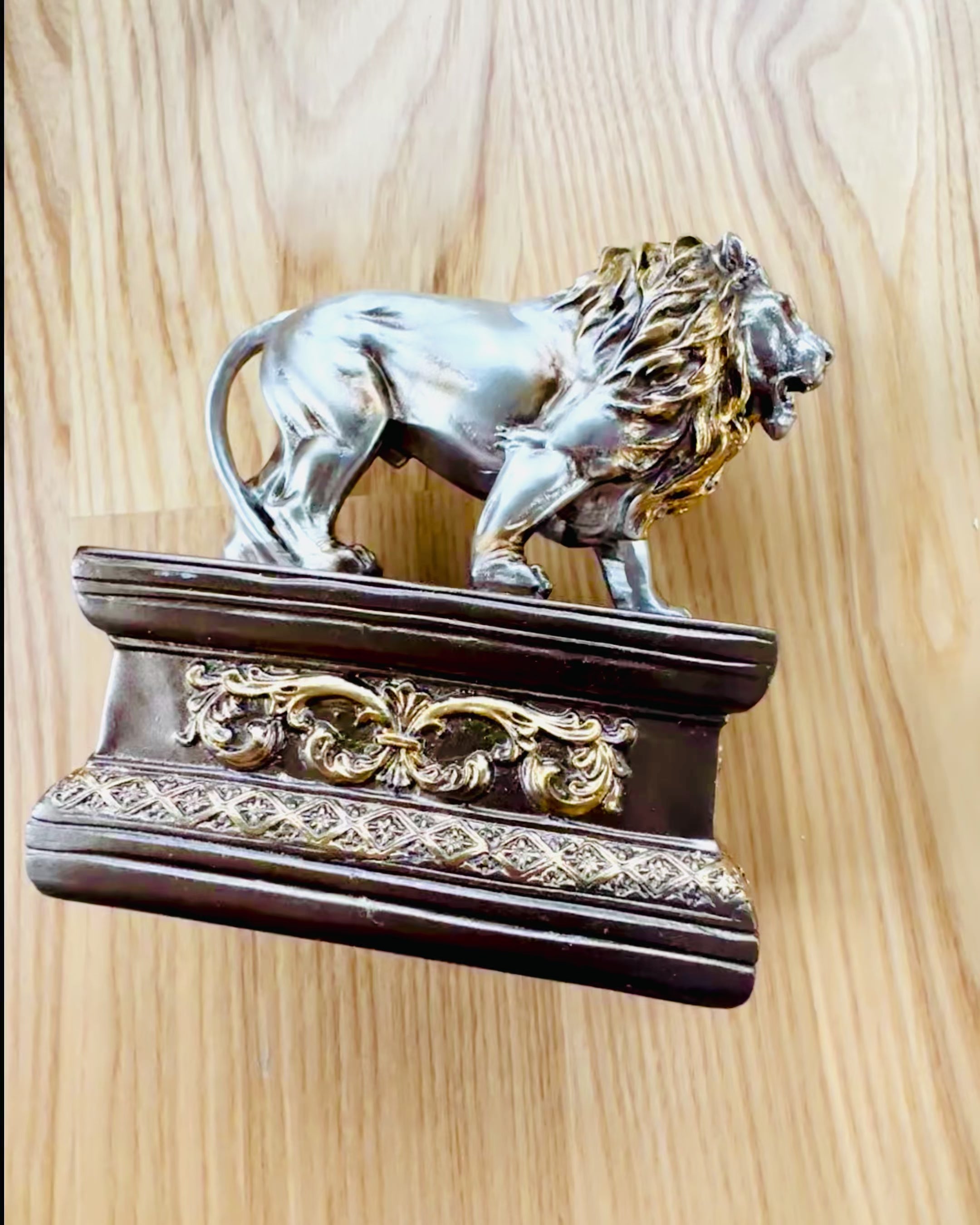 Lwi Strażnik – Kaiverrettava Figuriini