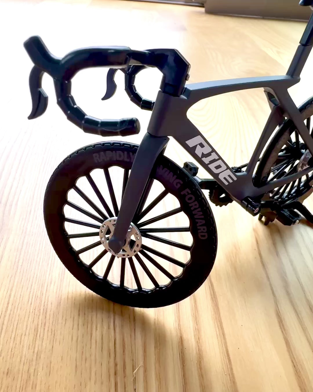 Mini Rower „Speedster” – keräilymalli kaiverrusvaihtoehdolla, 2 vaihtoehtoa valittavana