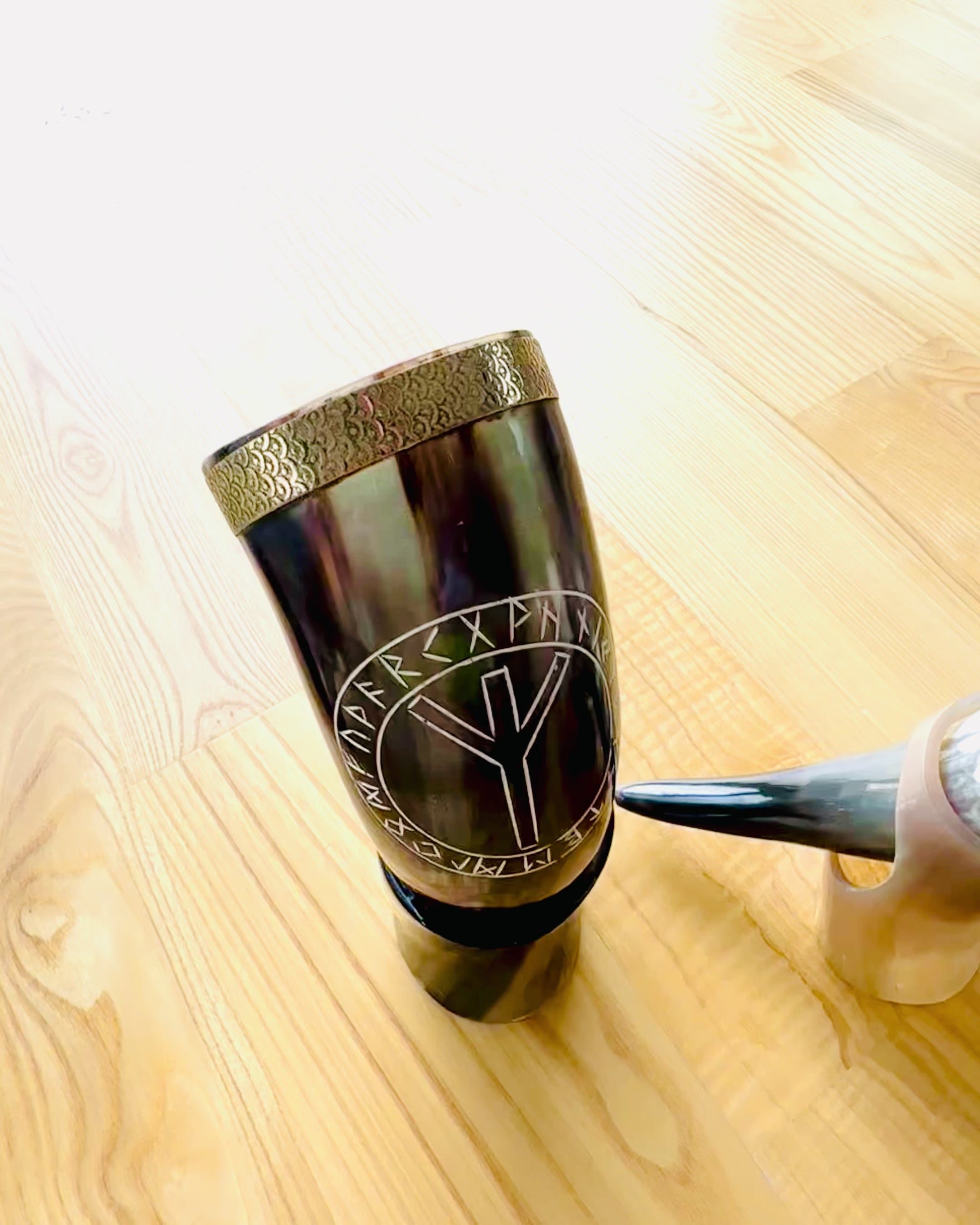 "Viking Valor" Sarvimuki - Käsin Kaiverrettu, Premium Laatu - 4 vaihtoehtoa valittavana