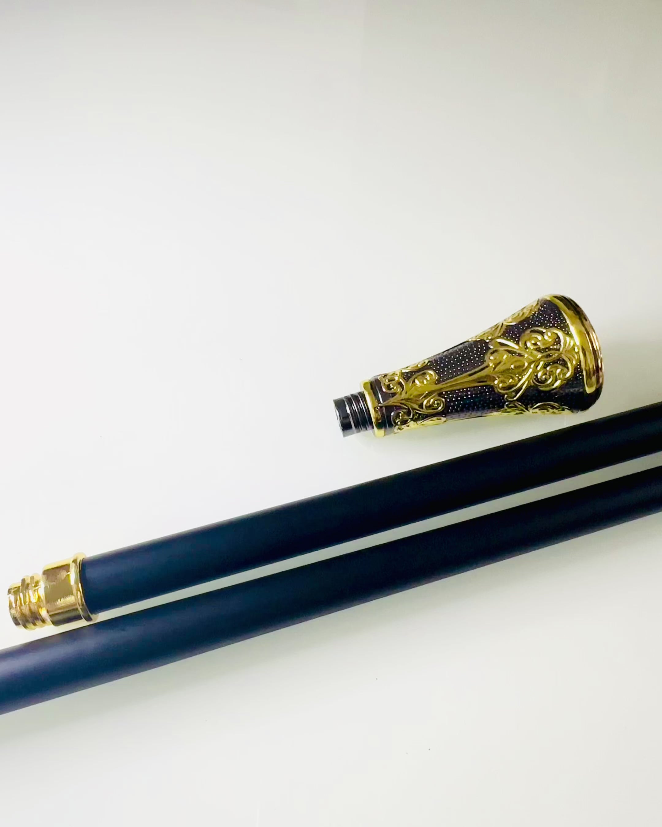 Luksusinen keppi kultaisella kukkamuotoisella kahvalla – Elegantti ja muodikas, 93 cm