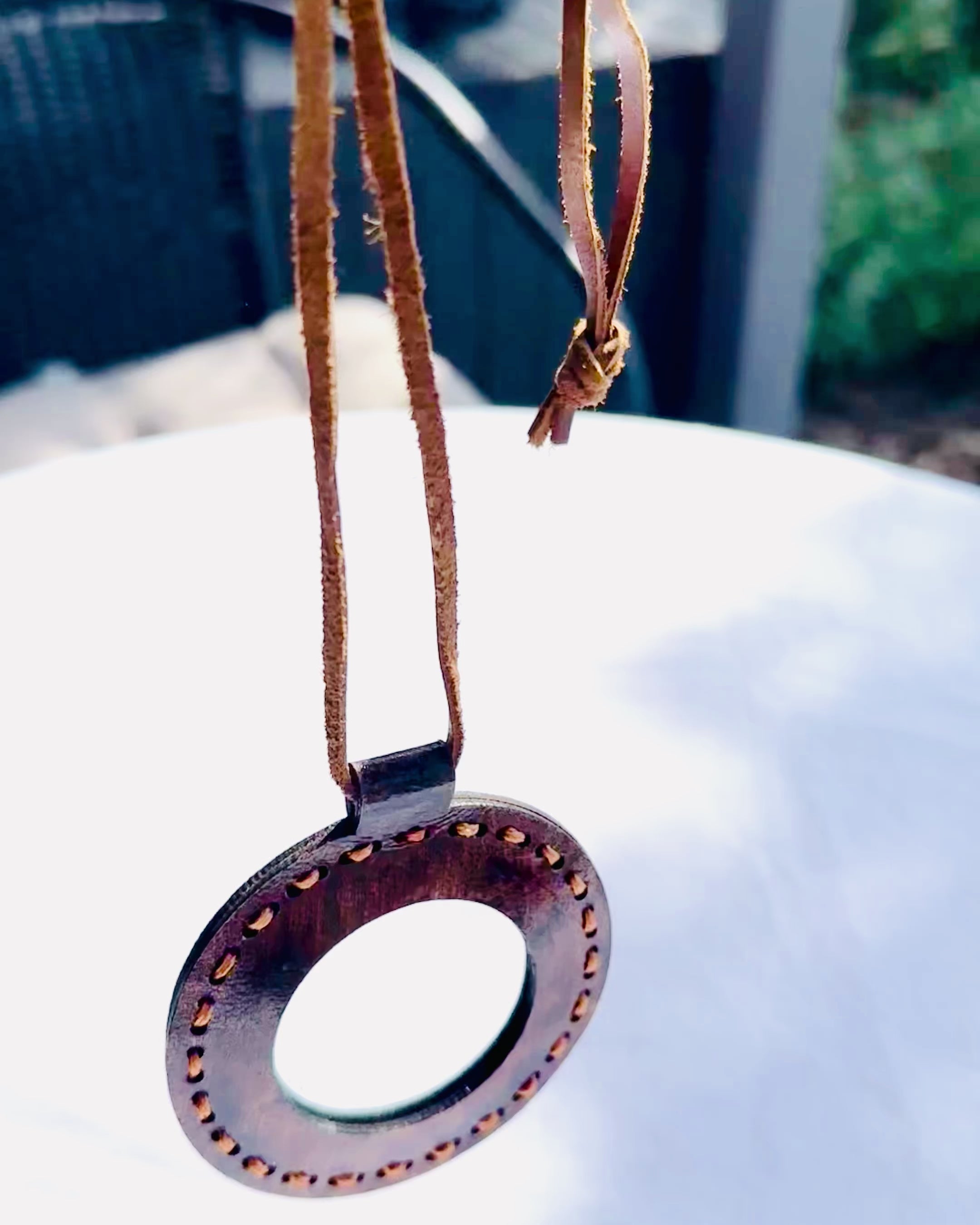 Intialainen suurennuslasi Artefakt, nahkainen, käsintehty - mahdollisuus personointiin kaiverruksella