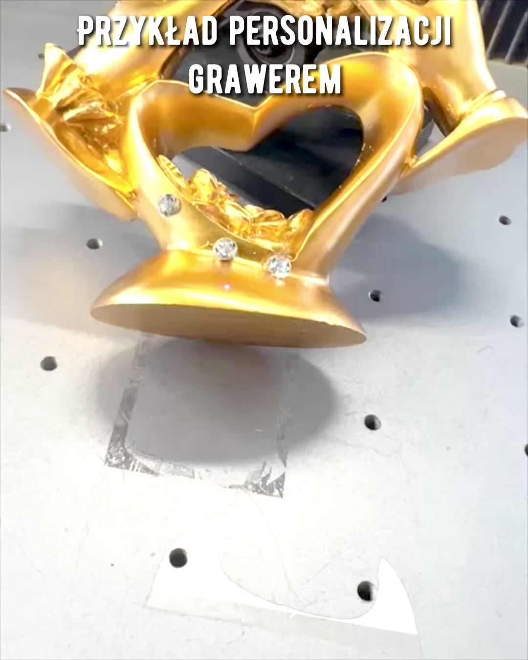 "Rakkauden kosketus" -figuuri, 10 cm korkea, kaiverrusmahdollisuus lahjaksi