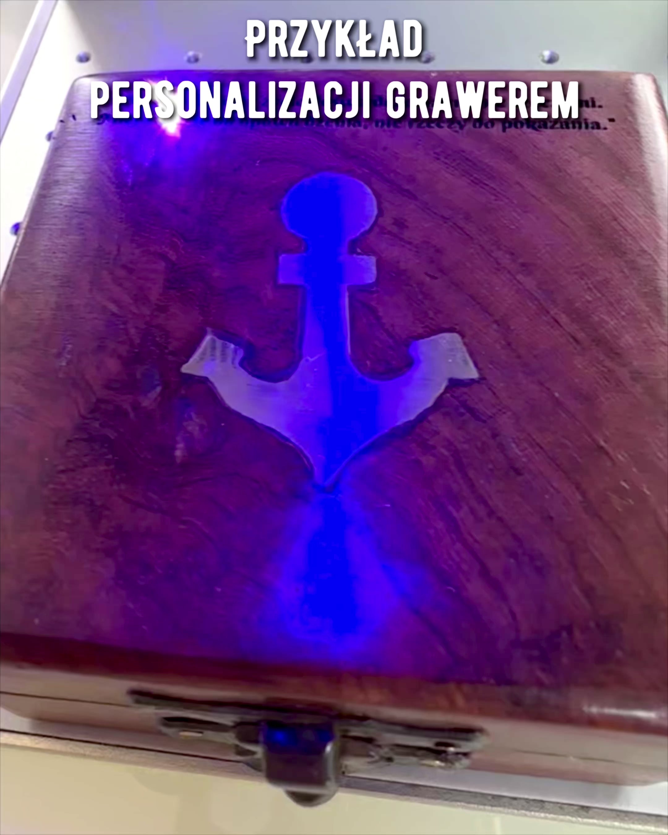 Puinen kompassilaatikko "Navigator" - mahdollisuus personointiin kaiverruksella