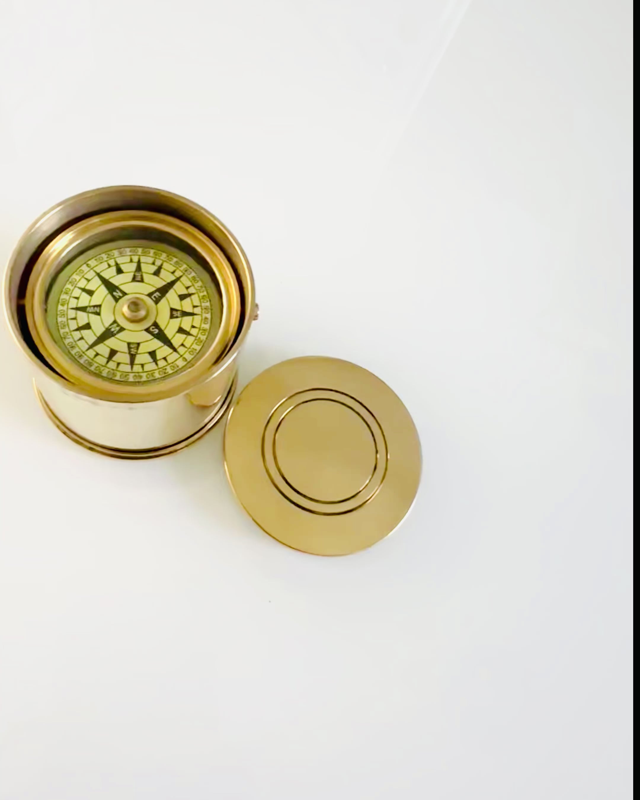 Matkailijan Kompassi "Auringonnousun Rumpu" – mahdollisuus personoida kaiverruksella