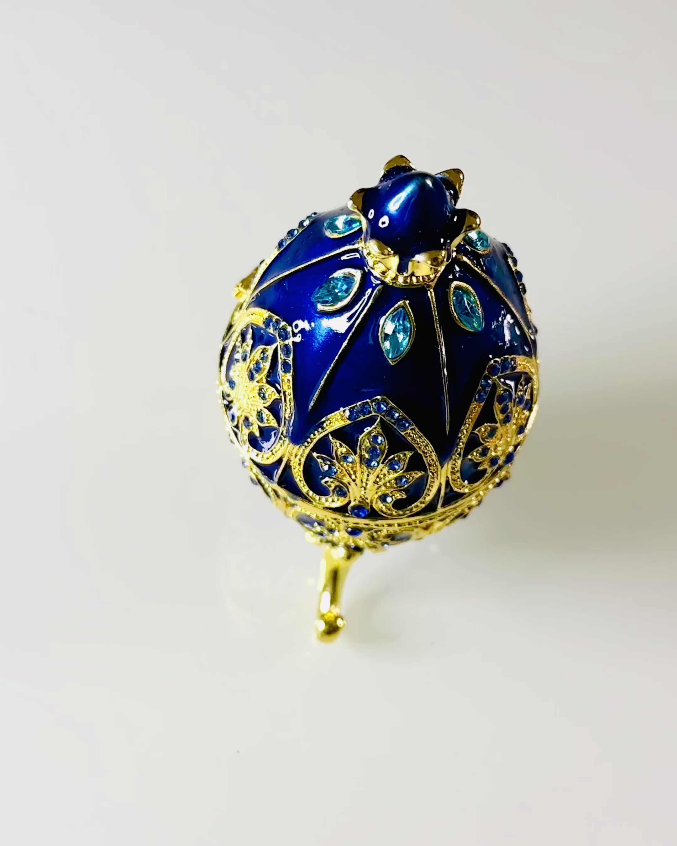 Eksklusiivinen Fabergé-muna - tummansininen väri – Koristeellinen Emalikorurasia