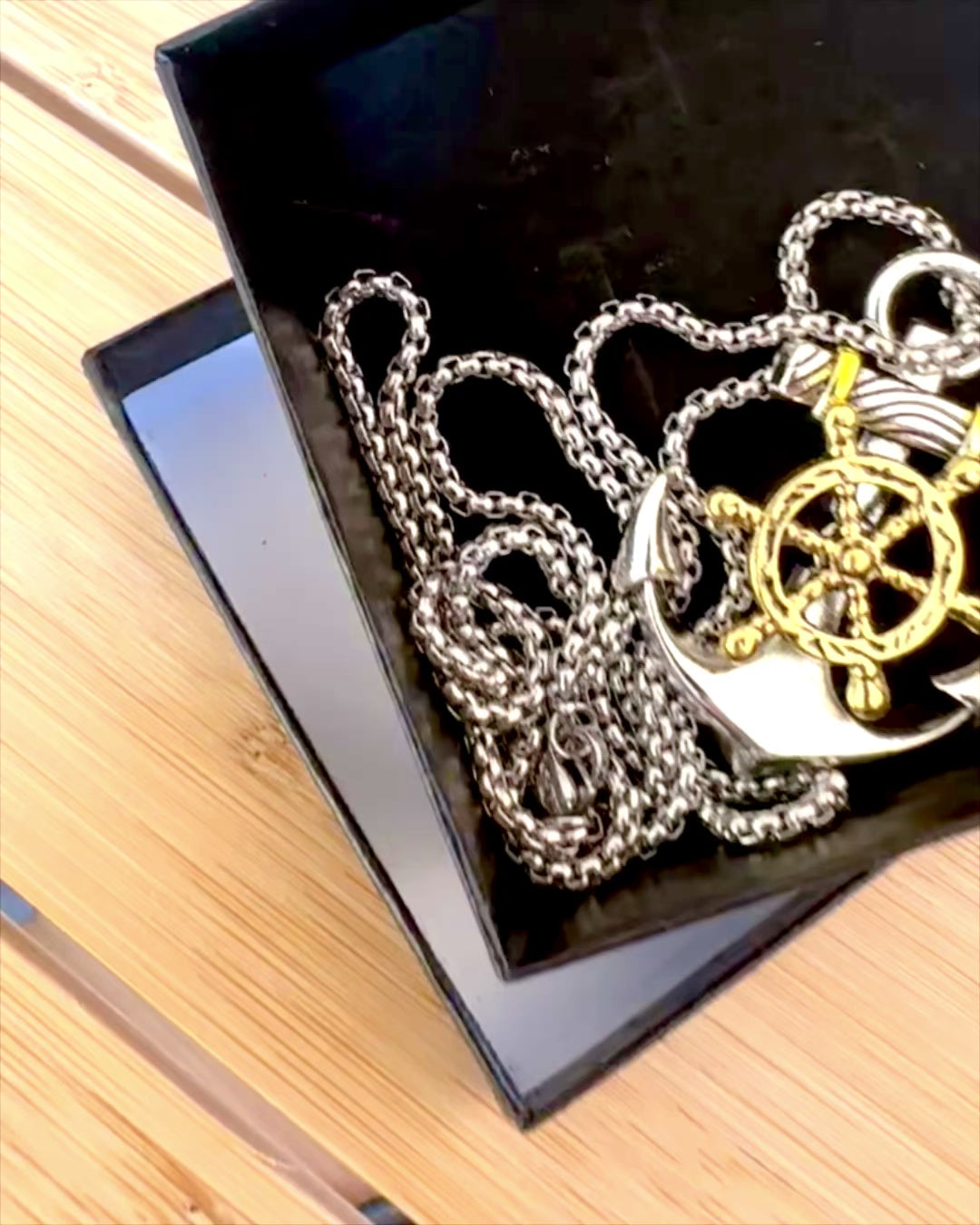 Amuletti Meren Kapteenin Ankkuri, kaulakoru kaiverrusvaihtoehdolla lahjaksi