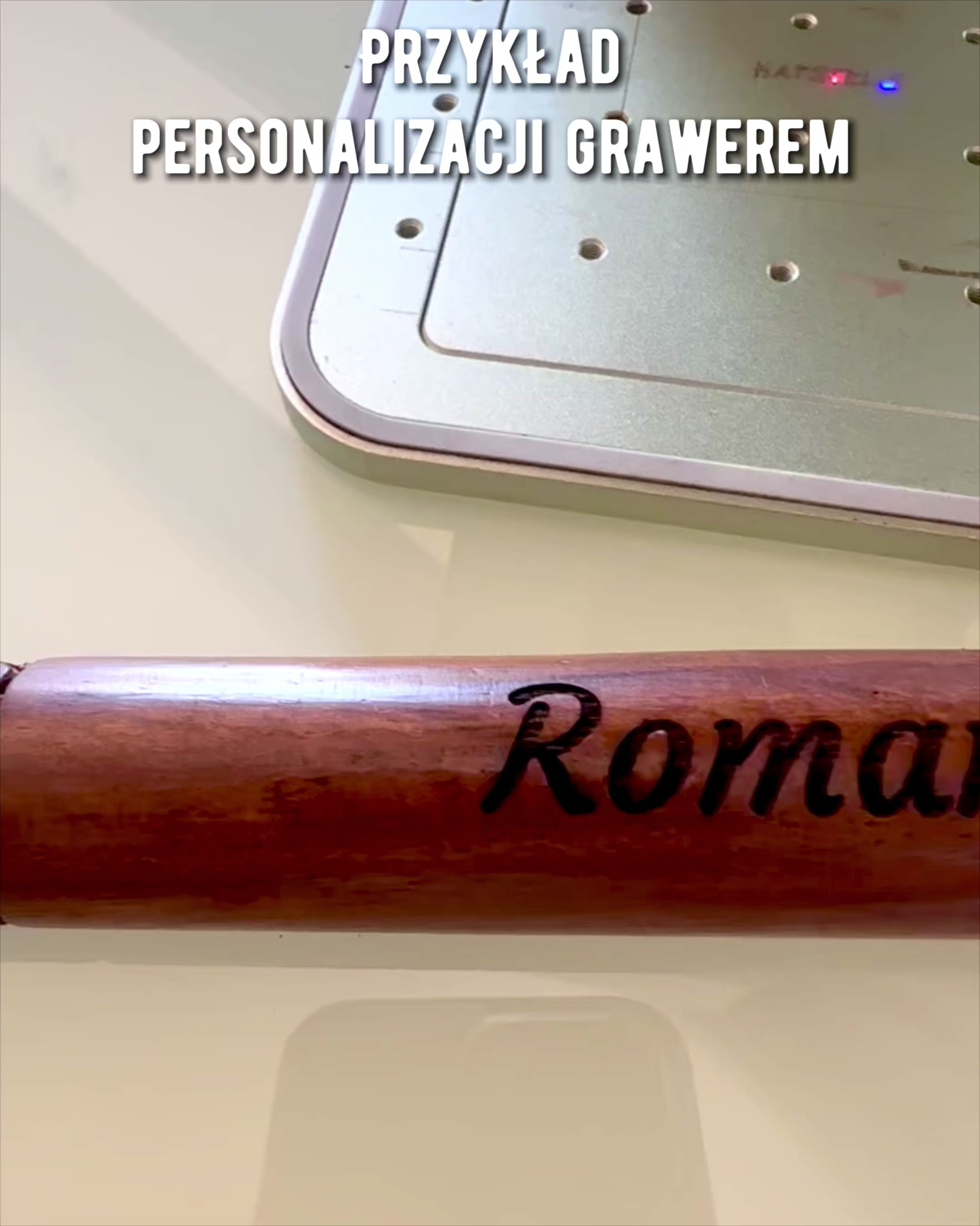 Käsin veistetty matkakeppi, kävelyyn "Kuningasvaeltaja" ruskeana kuvioilla