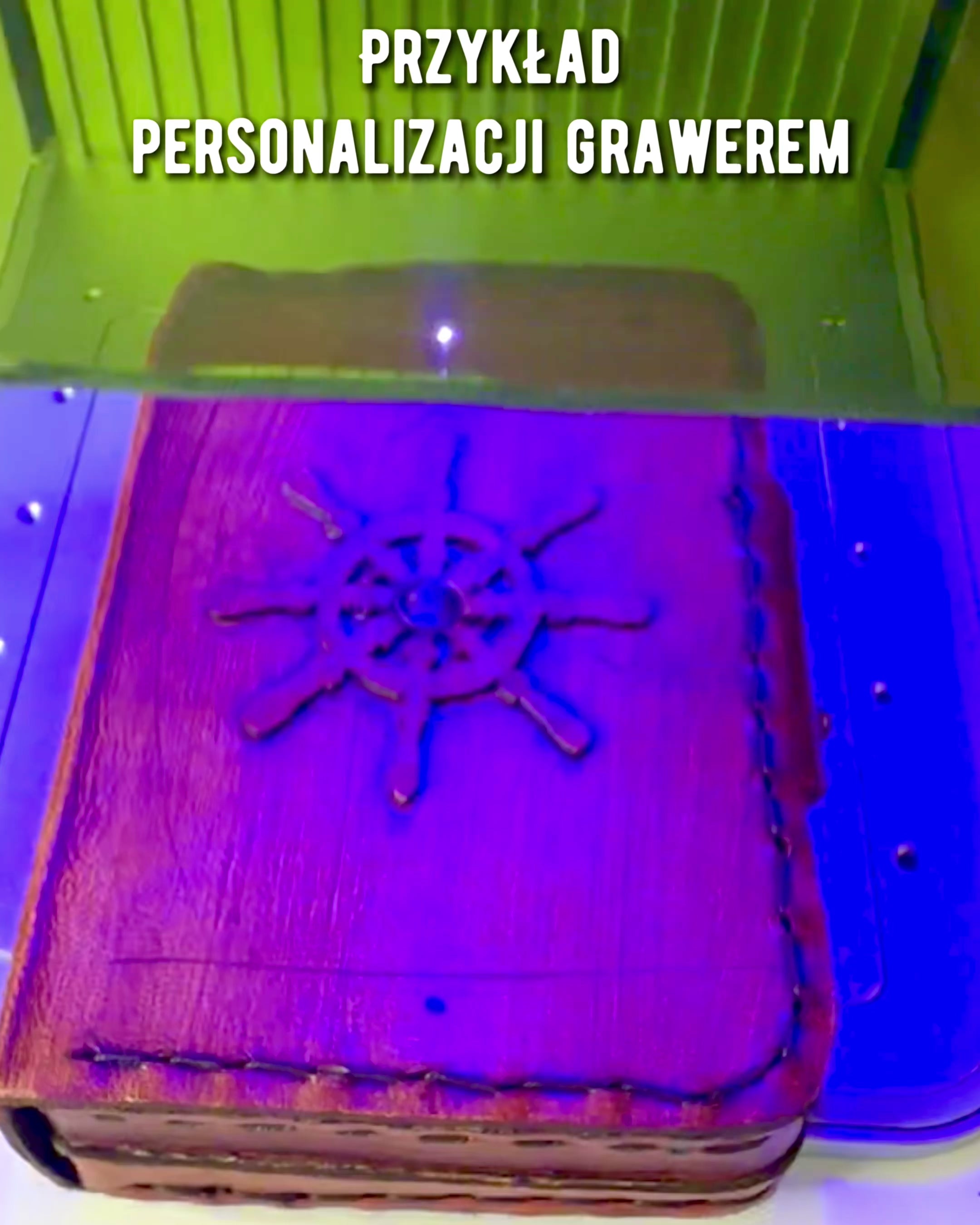 Komentajan Kotelo – Käsintehty kotelo taskukellolle tai kompassille, mahdollisuus personointiin