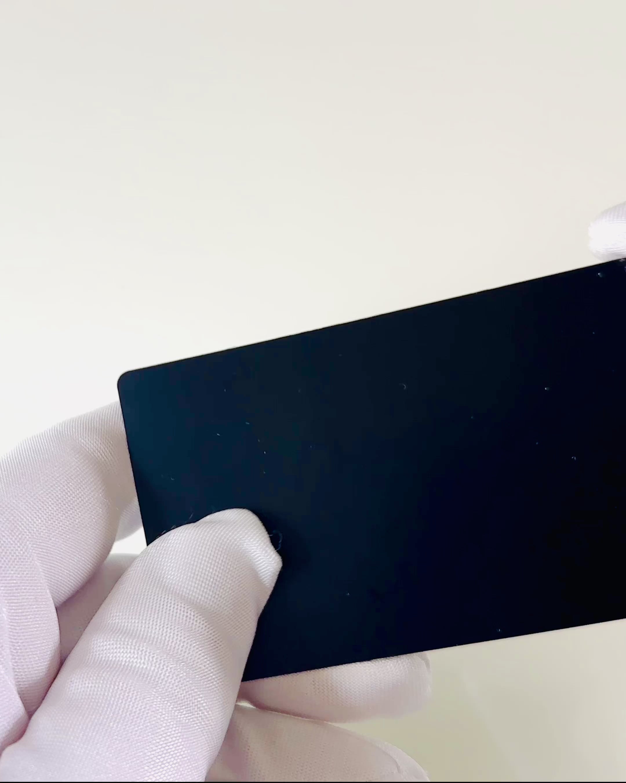 Eksklusiivinen Musta Metallinen Käyntikortti Personointimahdollisuudella – Ihanteellinen Lahjaksi