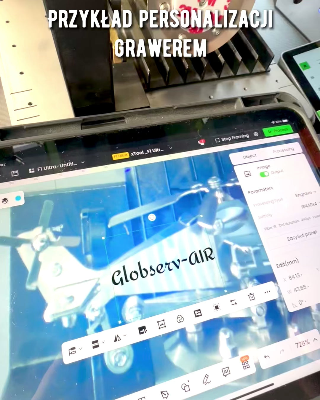 Metallimalli Helikopteri „SkyRider” – Säädettävä Pöytäteline personoidulla kaiverruksella lahjaksi