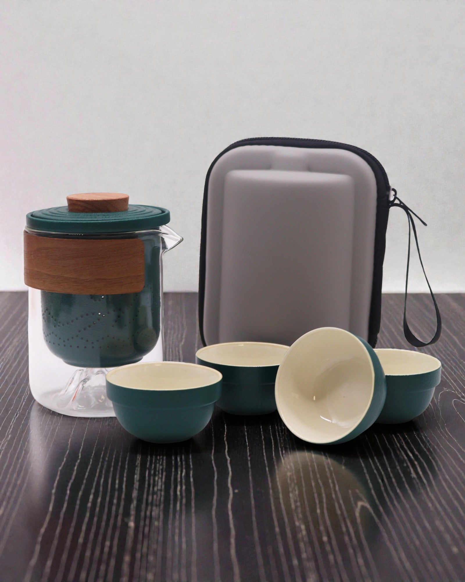 Vuoristoretki – retkeilyyn tarkoitettu teesetti, 4 kuppia