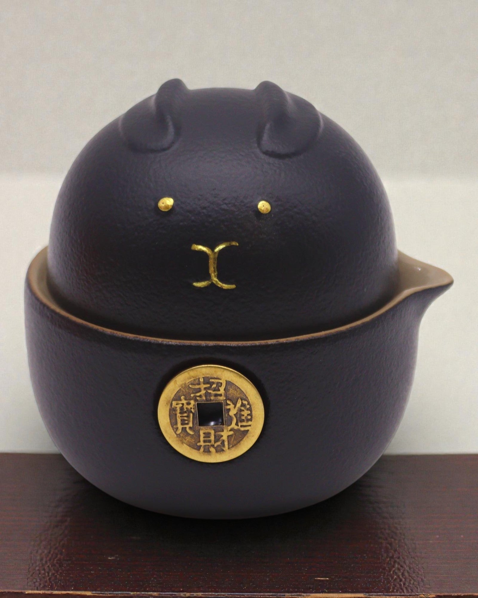 Musta onnenkissa – teesetti, 2 kuppia (musta)