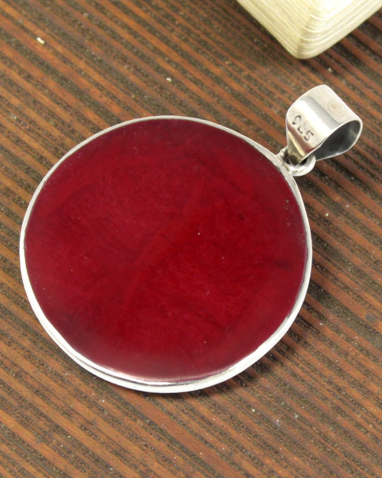 Hopeinen riipus Elämänpuu 30 mm – Coral Spirit