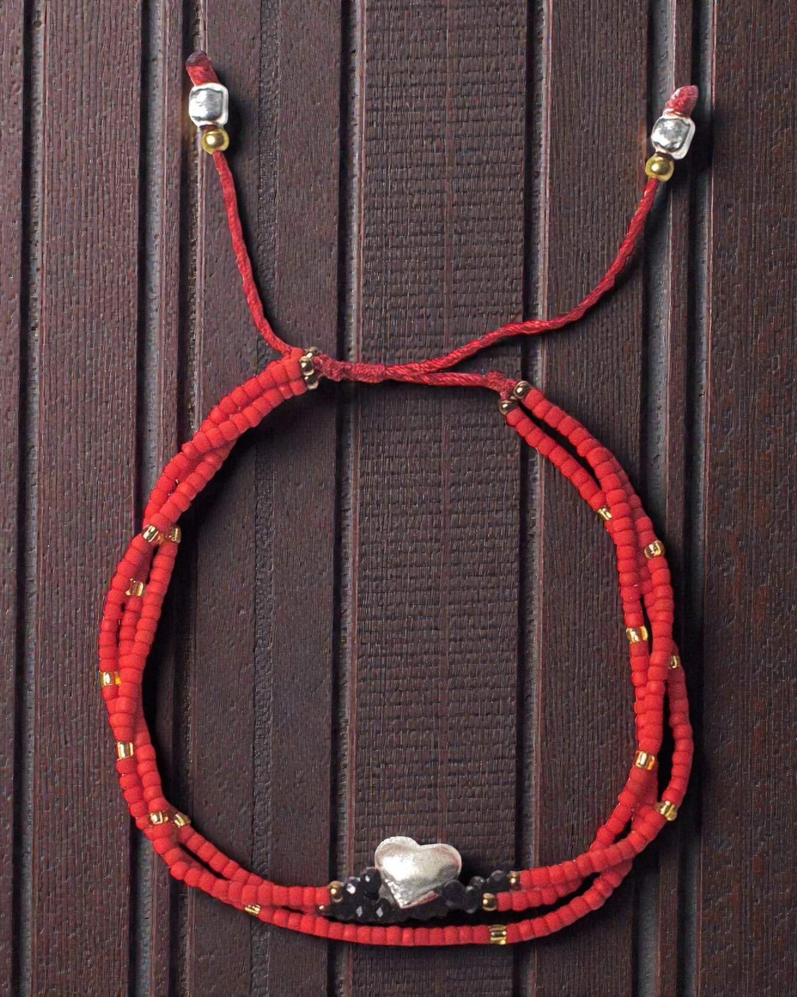 Temppelirannekoru, nyörinen Panca Cinta – Ehdoton rakkaus