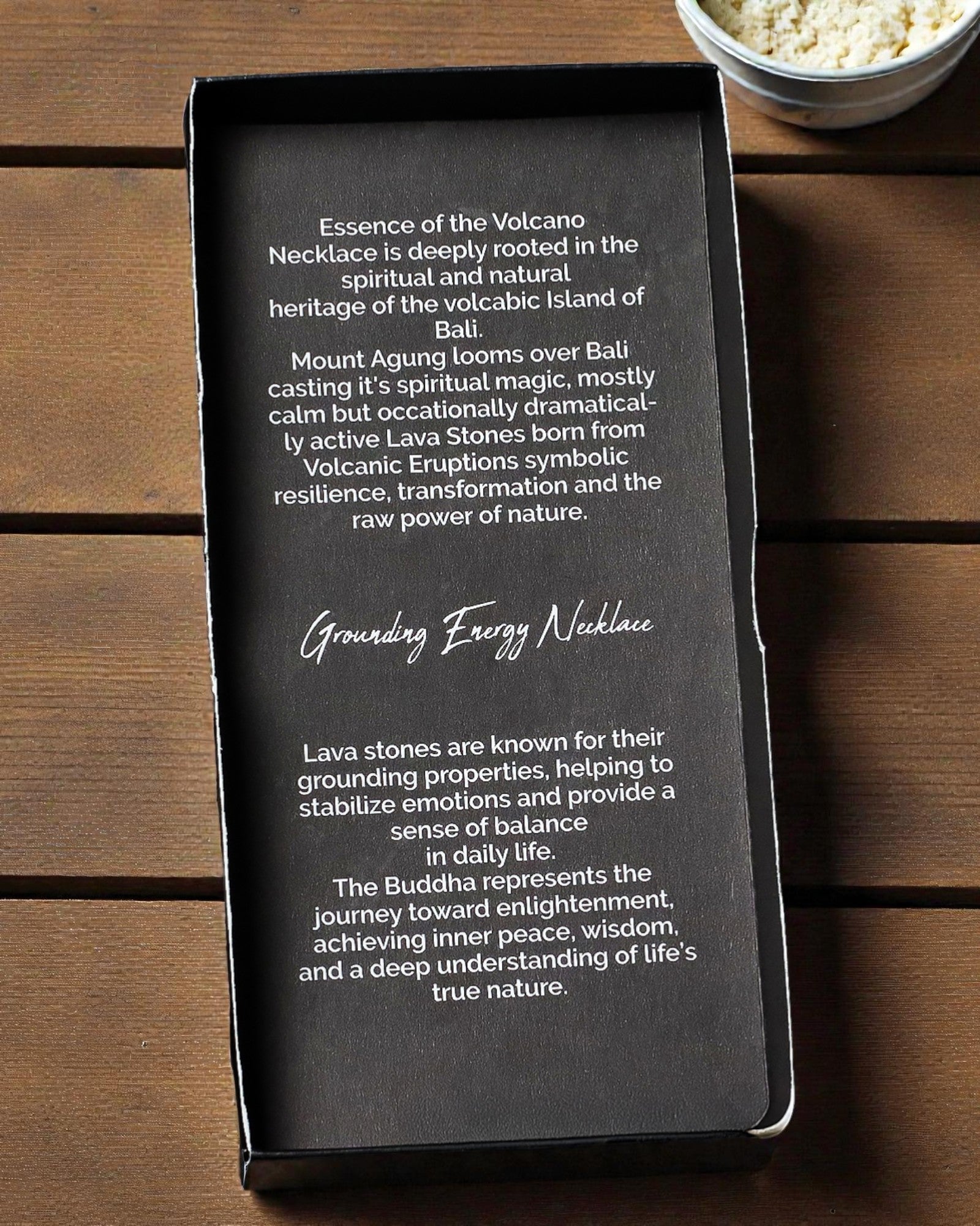 Kaulakoru Tulivuoren olemus – maadoittava energia