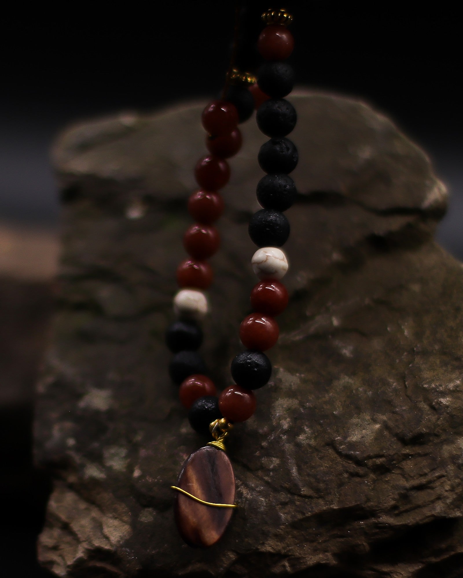 Esencja Wulkanu -kaulakoru – Suojaus