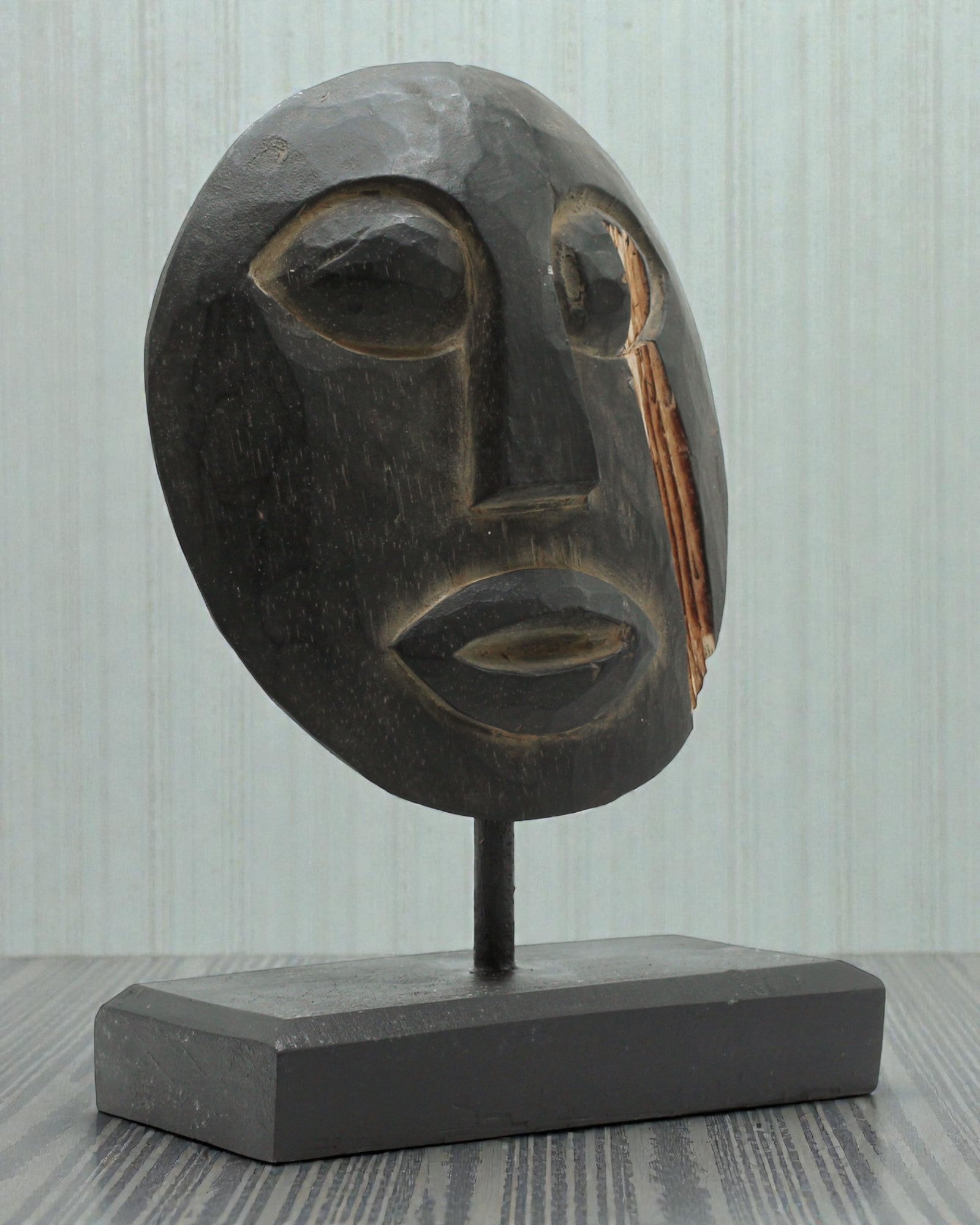 Timorilainen esi-isien vartijan naamio 27x20 cm – Musta