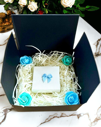 Lahjojen pakkaaminen