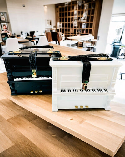 Naisten käsilaukku “Elegancki Fortepian” mustana ja valkoisena