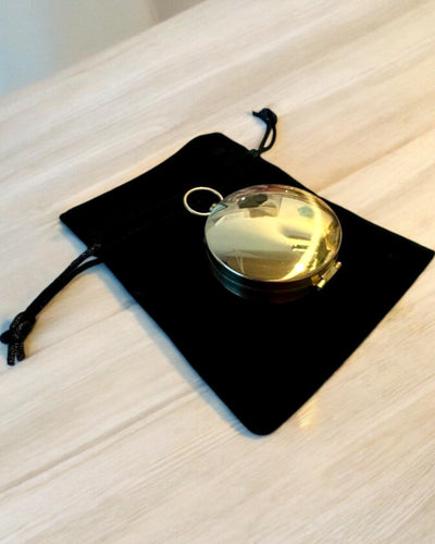 Vedenpitävä Messinkikompassi Hehkuvalla Efektillä - Välttämätön Vaelluksille ja Leirintään, personointi kaiverruksella