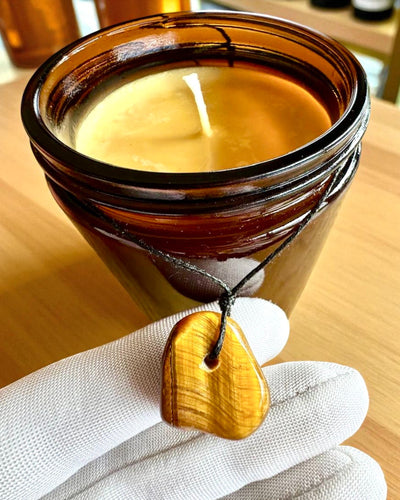 Intentionaalikynttilä Tiikerin Voima – Itsevarmuus ja hyvinvointi, 250 ml, mahdollisuus kannen personointiin lahjaksi