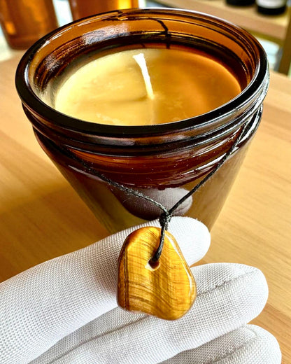 Intentionaalikynttilä Tiikerin Voima – Itsevarmuus ja hyvinvointi, 250 ml, mahdollisuus kannen personointiin lahjaksi