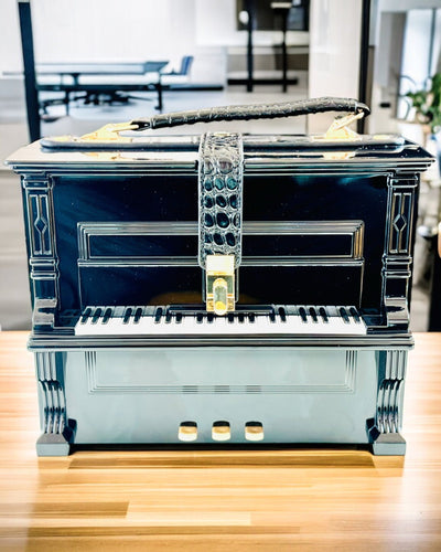 Naisten käsilaukku “Elegancki Fortepian” mustana ja valkoisena