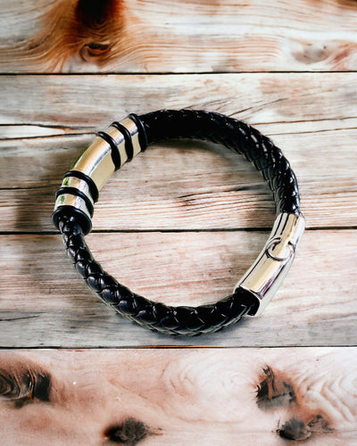 Muodikas Hip Hop -rannekoru miehille, tilauksesta kaiverrettu ja magneettisella lukolla – Valitse tyyli hopeisilla tai kultaisilla yksityiskohdilla, 22 cm PU-nahkaa