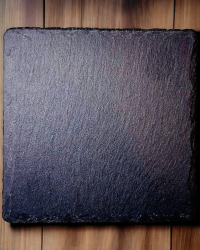 Kahvin tai teen alusta luonnonkivestä personoidulla kaiverruksella – neliö, ympyrä, kuusikulmio, 10 cm