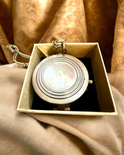 Intialainen Odysseus-kompassi – Retro-tutkijan helmi - kaiverrusmahdollisuus