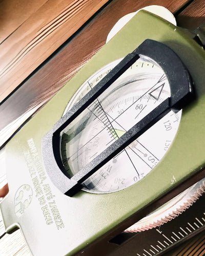 Ammattilainen Inklinometrinen Kompassi K4580 - Vedenkestävä, Monitoiminen, Maastohaasteisiin