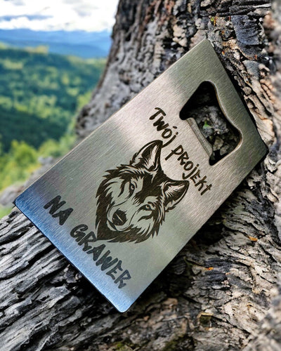 Ruostumattomasta Teräksestä Valmistettu Pullonavaaja - Tyylikäs ja Käytännöllinen Laite - personointi kaiverruksella