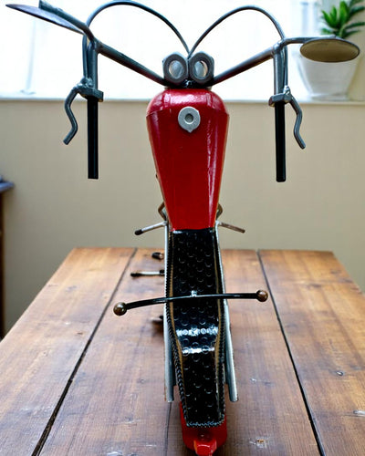 Metallinen viiniteline, 40 cm pitkä, moottoripyörän muotoinen, kaiverrusmahdollisuus lahjaksi